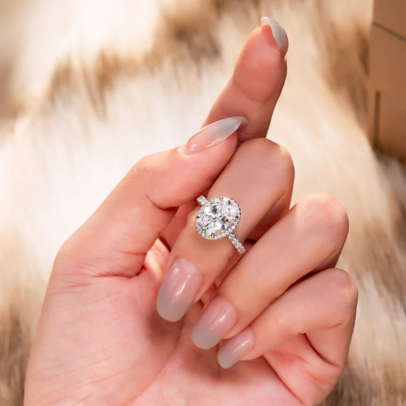 Women's 1/1.5/2 Carat Moissanite Ring, Luxurious Elegance